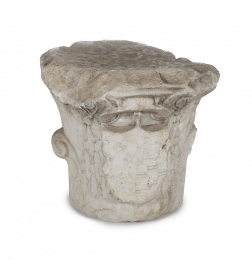 Pareja de capiteles de vaso acampanado tipo “moñas o castañ