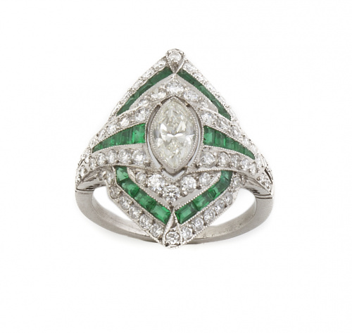 Sortija lanzadera de estilo Art- Decó con diamante navette 