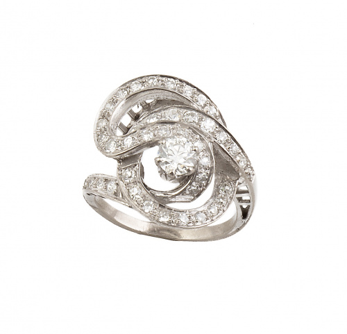 Sortija de platino brillantes años 50 en diseño de nudo ele