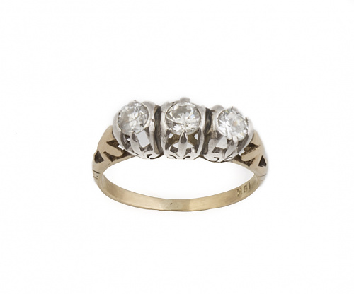 Sortija tresillo años 30 con tres brillantes que suman 0,40