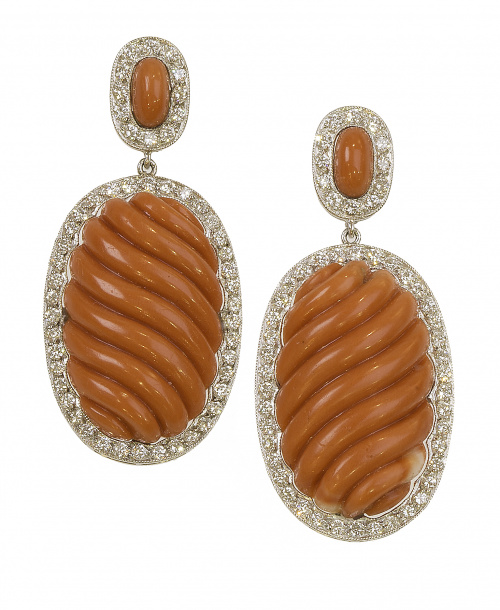 Pendientes largos de coral mediterráneo orlado de brillante