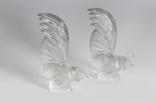 Lalique FrancePareja de gallos de cristal moldeado