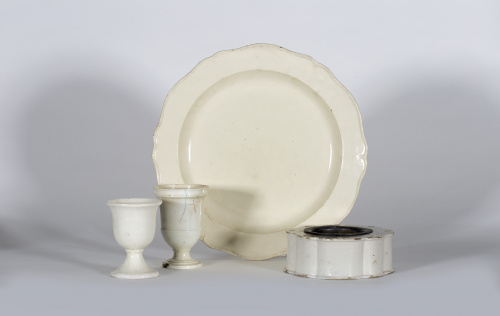 Dos ánforas de cerámica esmaltada, S. XIX