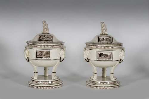 Pareja de soperas con vistas topográficas, entre ellas el V