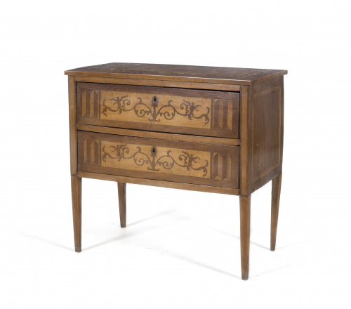 Cómoda en madera de nogal y marquetería de maderas finas.I