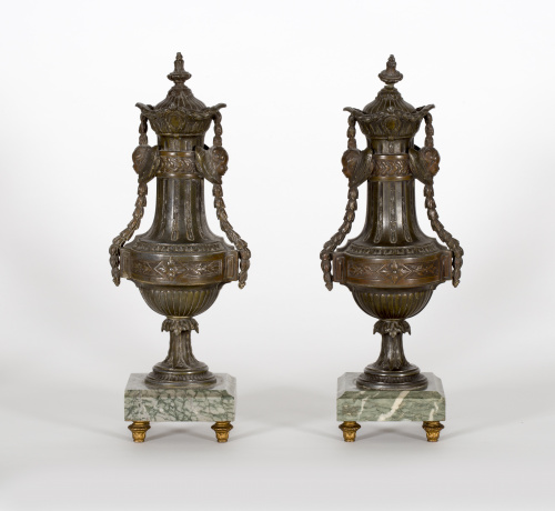 Par de copas de metal de estilo Luis XVI.Trabajo francés, 