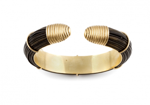 Brazalete rígido de pelo de elefante en montura de oro amar