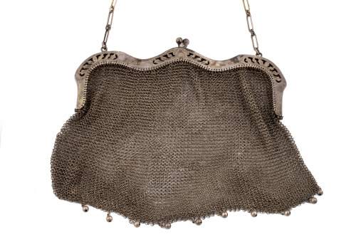 Bolso en malla de plata pp. s.XX con boquilla ondulada y ca