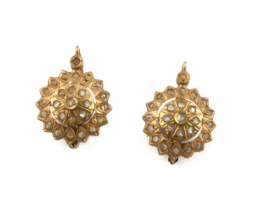 Pendientes de pp. S. XX con rosetón de perfil estrellado en