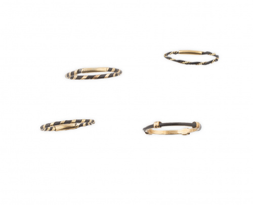 Cuatro sortijas de pelo de elefante en diferentes monturas 