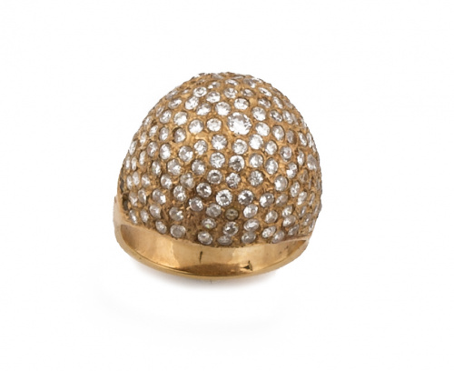 Sortija bombée con pavé de circonitas en oro amarillo de 18