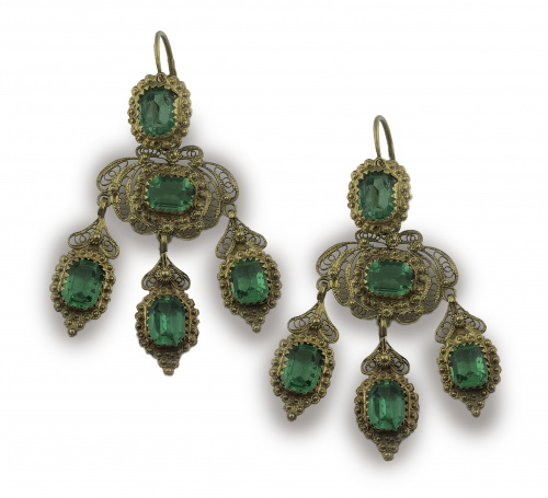 Pendientes largos de pp. S. XX con símil esmeraldas en moti