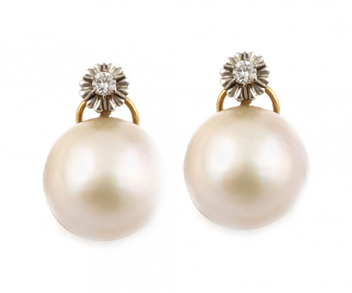 Pendientes con perlas mabe de 18 mm. y brillantes en montur