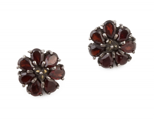 Lote de siete parejas de pendientes en plata con diferentes