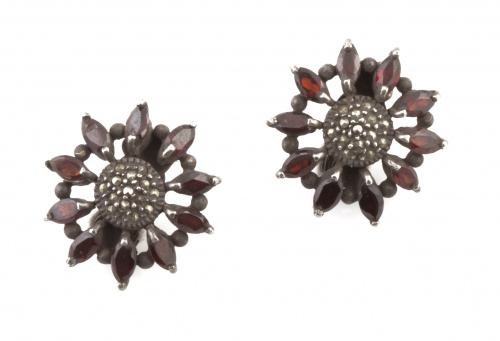 Lote de siete parejas de pendientes en plata con diferentes