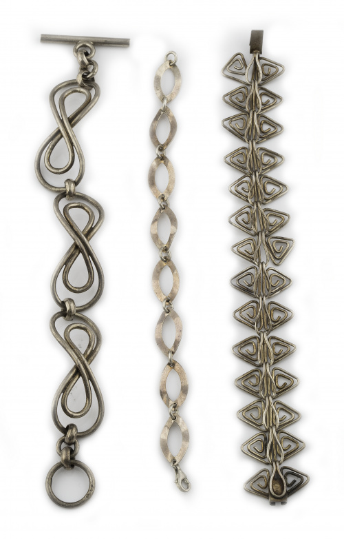 Lote de tres pulseras en plata con diferentes diseños