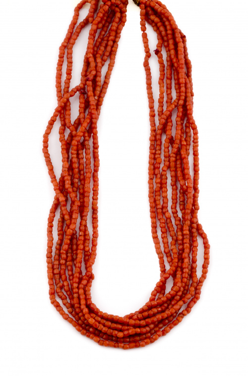 Collar de pp. S.XX con ocho hilos de cuentas facetadas de c
