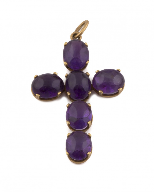 Cruz colgante de cabuchones de amatistas en oro de 18K.