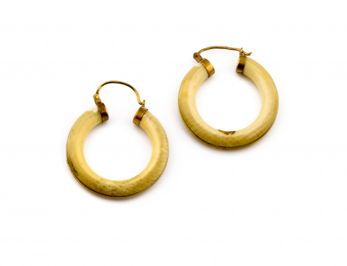 Pendientes criollas de marfil con nervio exterior y cierre 