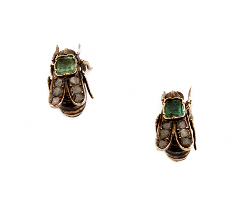 Pendientes de ff. S.XIX en forma de mosca con cuerpo de esm