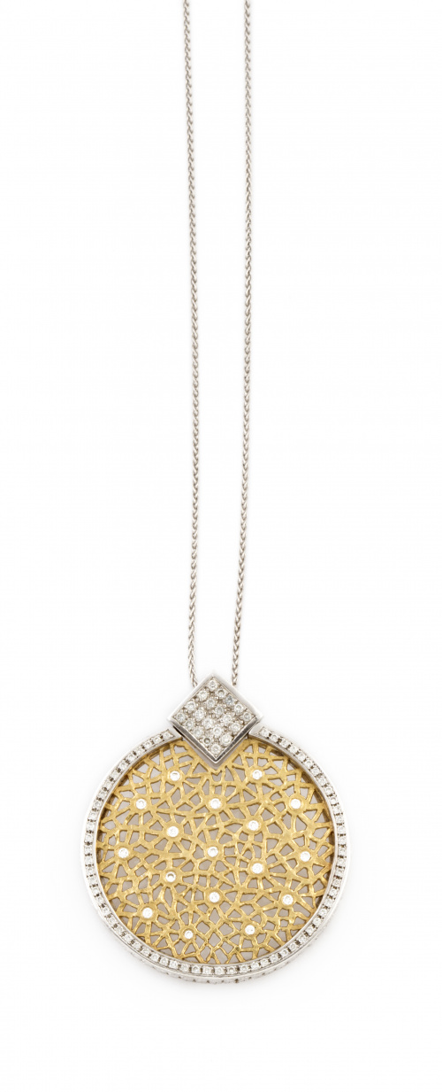 Colgante circular con diseño de retícula calada con brillan