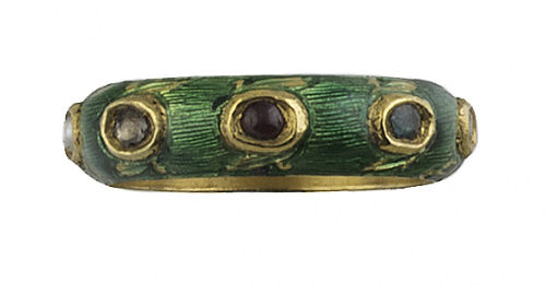 Sortija en oro de 22 K y esmalte verde adornada por perlas,