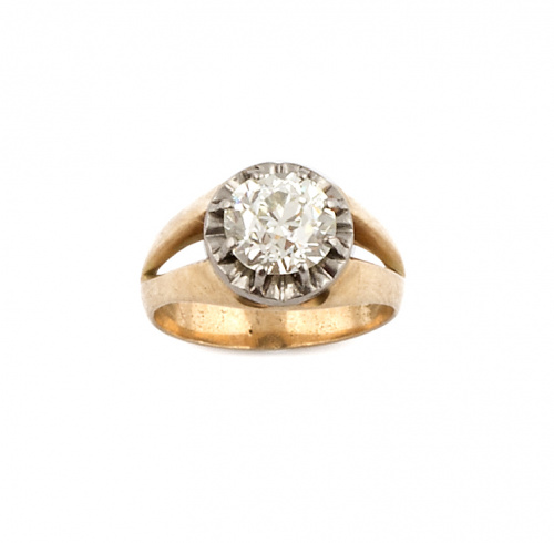 Sortija con solitario de brillante con un peso estimado de 