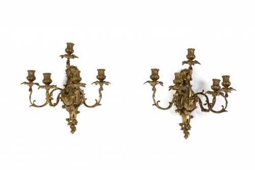Pareja de apliques de dos brazo de luz de estilo Luis XV.F