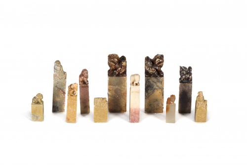 Conjunto de once sellos en jade y piedra.China, S. XX