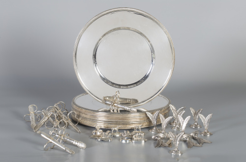 Once tarjeteros de mesa en plata con forma de pluma  con ma