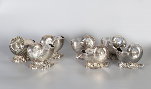 Cuatro calentadores para cucharas o “spoon warmers” en plat