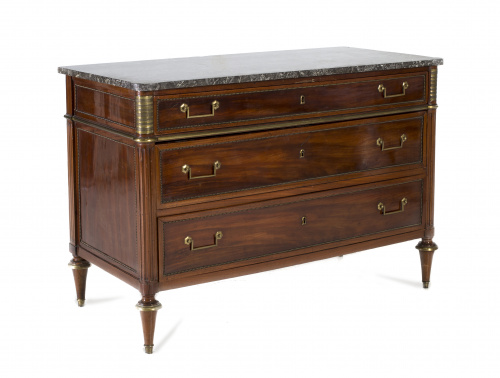 Cómoda Luis XVI en caoba, mármol gris y montura de bronce. 