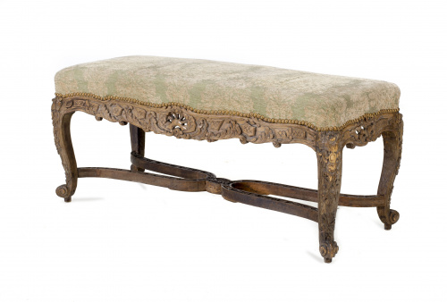 Banqueta Luis XV en madera de roble con tapicería.Francia,