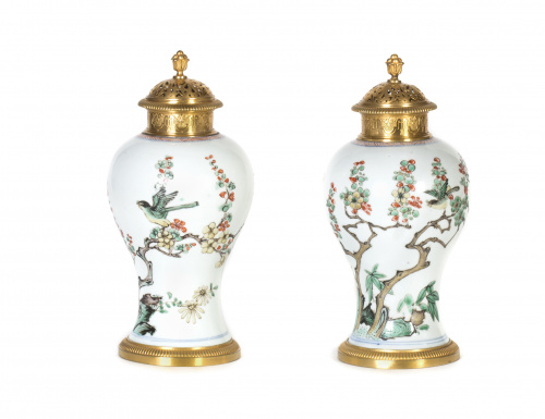 Pareja de tibores de porcelana familia verde. China, posib