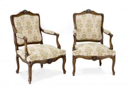 Pareja de butacas estilo Luis XV en madera de haya.Francia