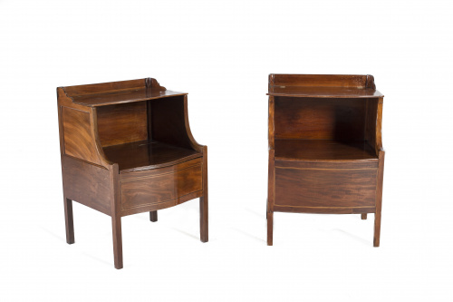 Pareja de mesas auxiliares eduardinas en madera de caoba, l