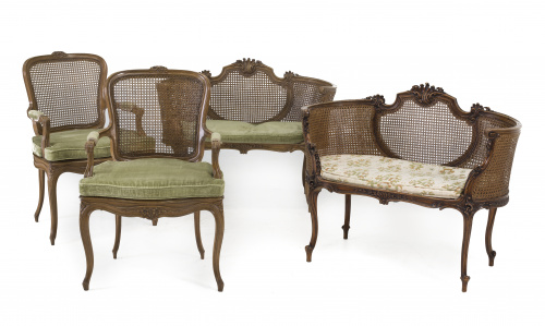 Conjunto de dos canapés y dos butacas estilo Luis XV en hay