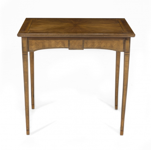 Mesa auxiliar Luis XVI en madera de nogal, palo rosa. Fran