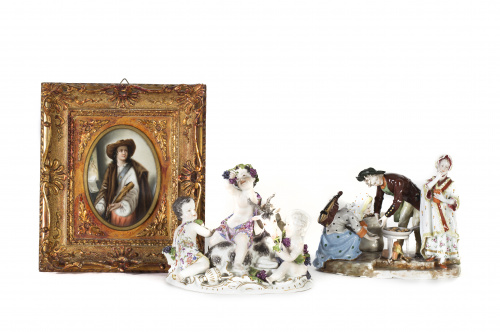 “Niño con Violín”Placa de porcelana esmaltadaPosiblemente