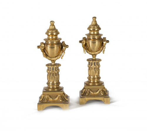 Pareja de “cassoletts” en bronce dorado de estilo Luis XVI.