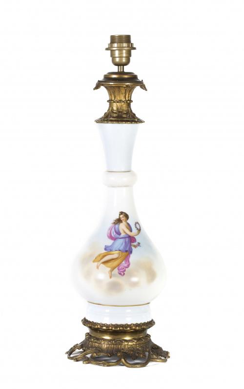 Quinqué de opalina montado de bronce.Trabajo francés, ffs.