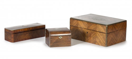 “Tea caddy” en madera de palosanto e incrustaciones de lató