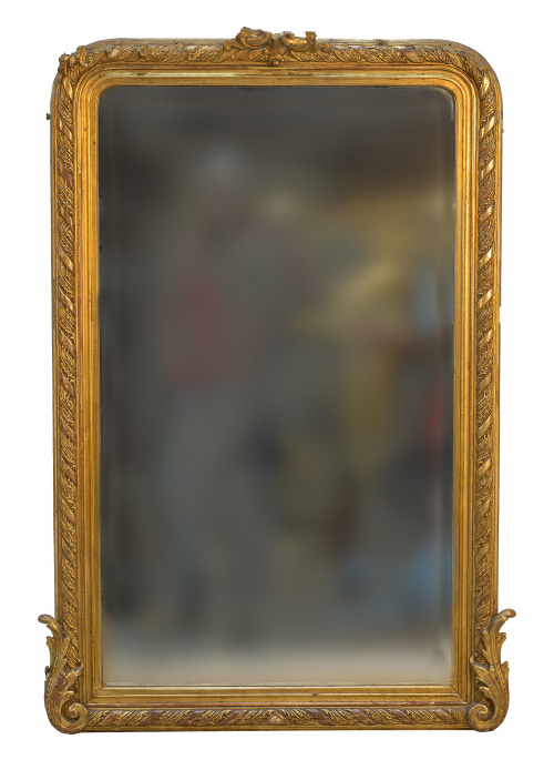 Espejo de madera estucada y dorada.Trabajo francés, ffs. 