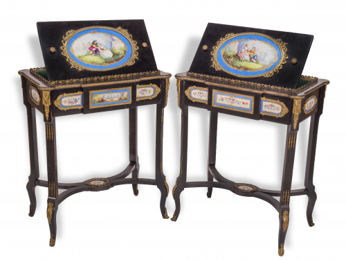 Pareja de jardineras de madera ebonizada, bronce dorado y p