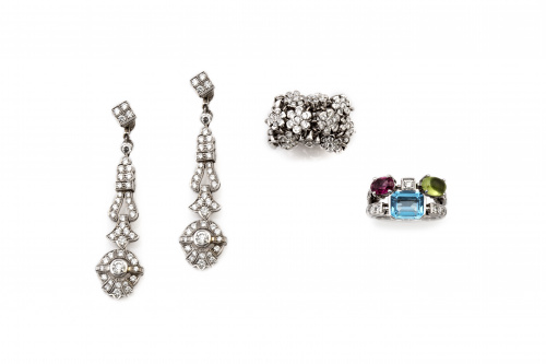 Sortija de brillantes en flores articuladas en banda fronta