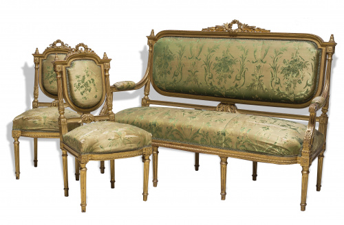 Conjunto de sofá y dos sillas de estilo Luis XVI y tapicerí
