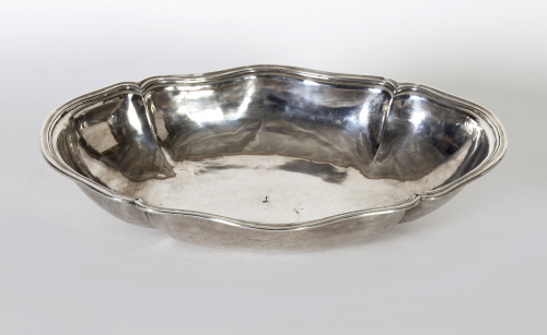 Fuente honda de contorno ingletado.Santiago de Compostela,