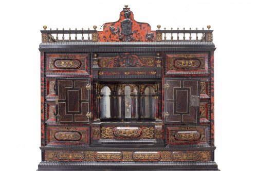 Bargueño blasonado de madera ebonizada, carey, hueso y bron