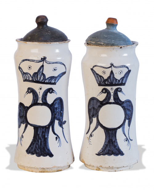 Pareja de botes de farmacia de cerámica esmaltada en azul d