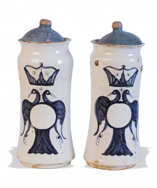 Pareja de botes de farmacia de cerámica esmaltada en azul d